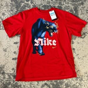 Nike NWT Women’s T-shirt